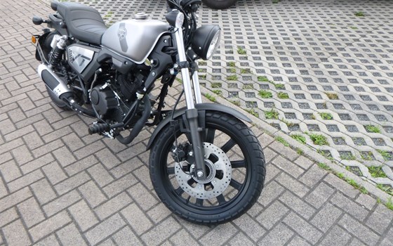 Gebrauchtmotorrad QJ Motor SRV 125 - Bild 5