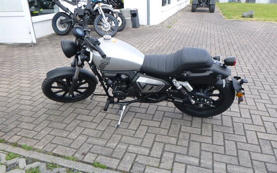 Gebrauchtmotorrad QJ Motor SRV 125 - Bild 7