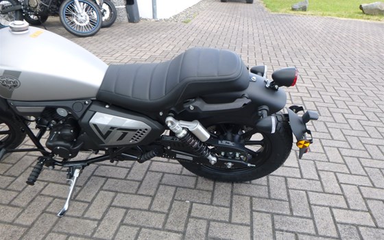 Gebrauchtmotorrad QJ Motor SRV 125 - Bild 8