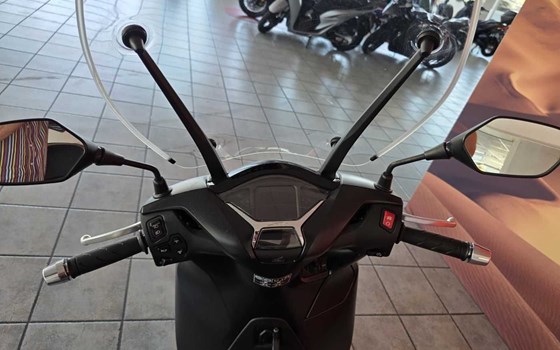 Gebrauchtmotorrad Honda SH350i - Bild 11