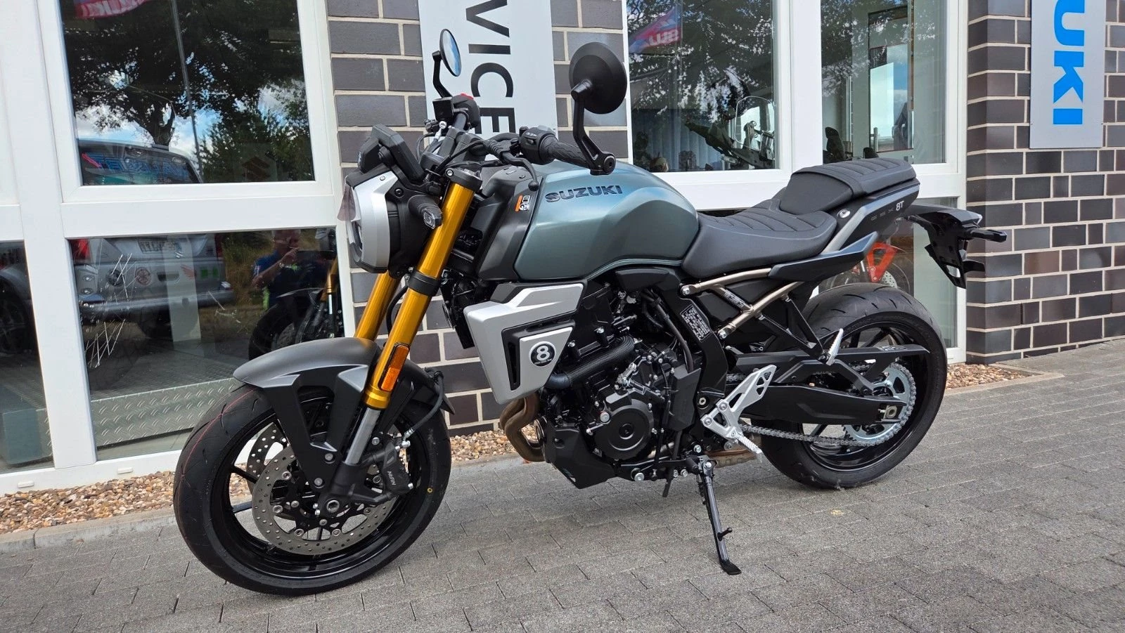 Suzuki GSX-8T