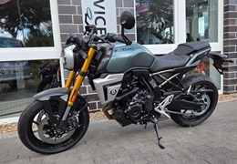 Neumotorrad Suzuki GSX-8T
