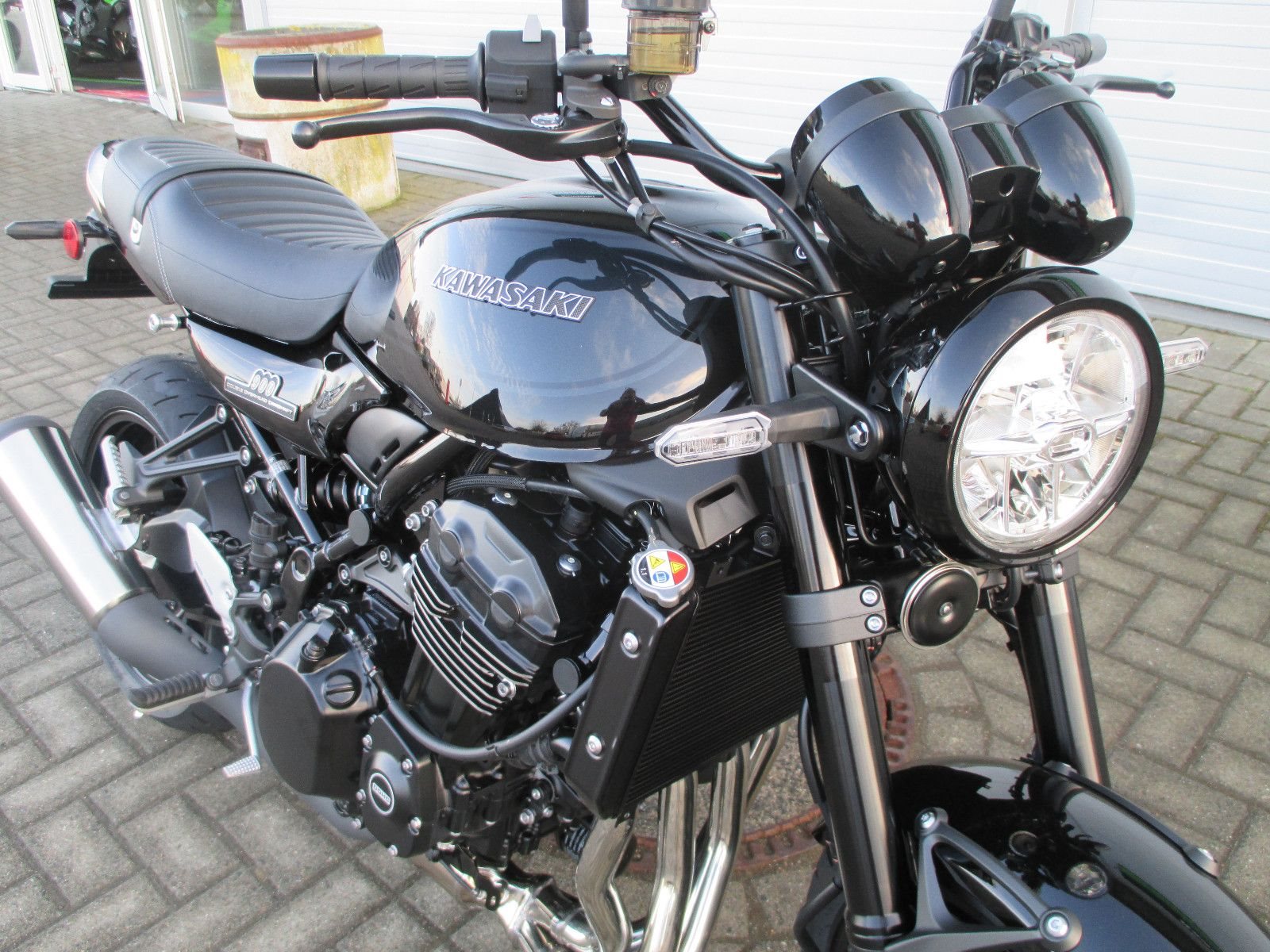 Kawasaki Z900 RS Black Ball Edition