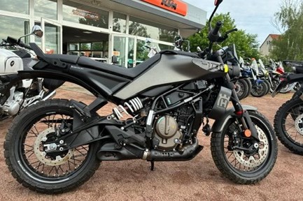 Husqvarna Svartpilen 401