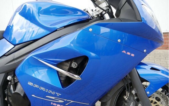 Gebrauchtmotorrad Triumph Sprint ST 1050 - Bild 3