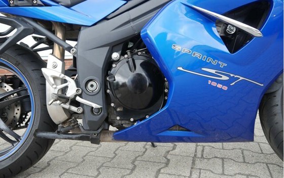 Gebrauchtmotorrad Triumph Sprint ST 1050 - Bild 4
