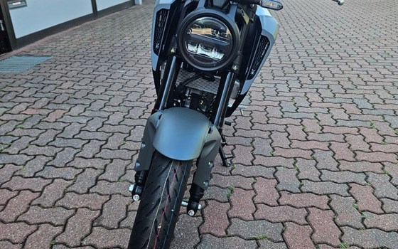 Gebrauchtmotorrad Honda CB125R - Bild 7