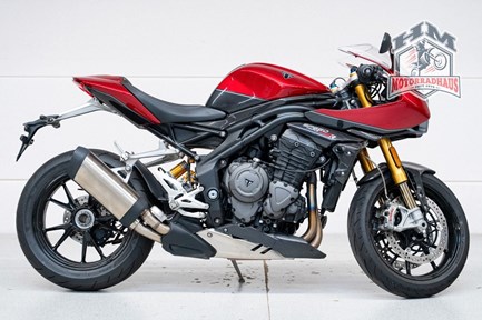 Triumph Speed Triple 1200 RR