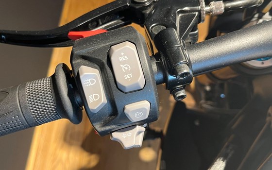 Gebrauchtmotorrad Triumph Speed Triple 1200 RS - Bild 8