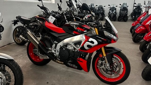 Aprilia Tuono V4 1100 Factory