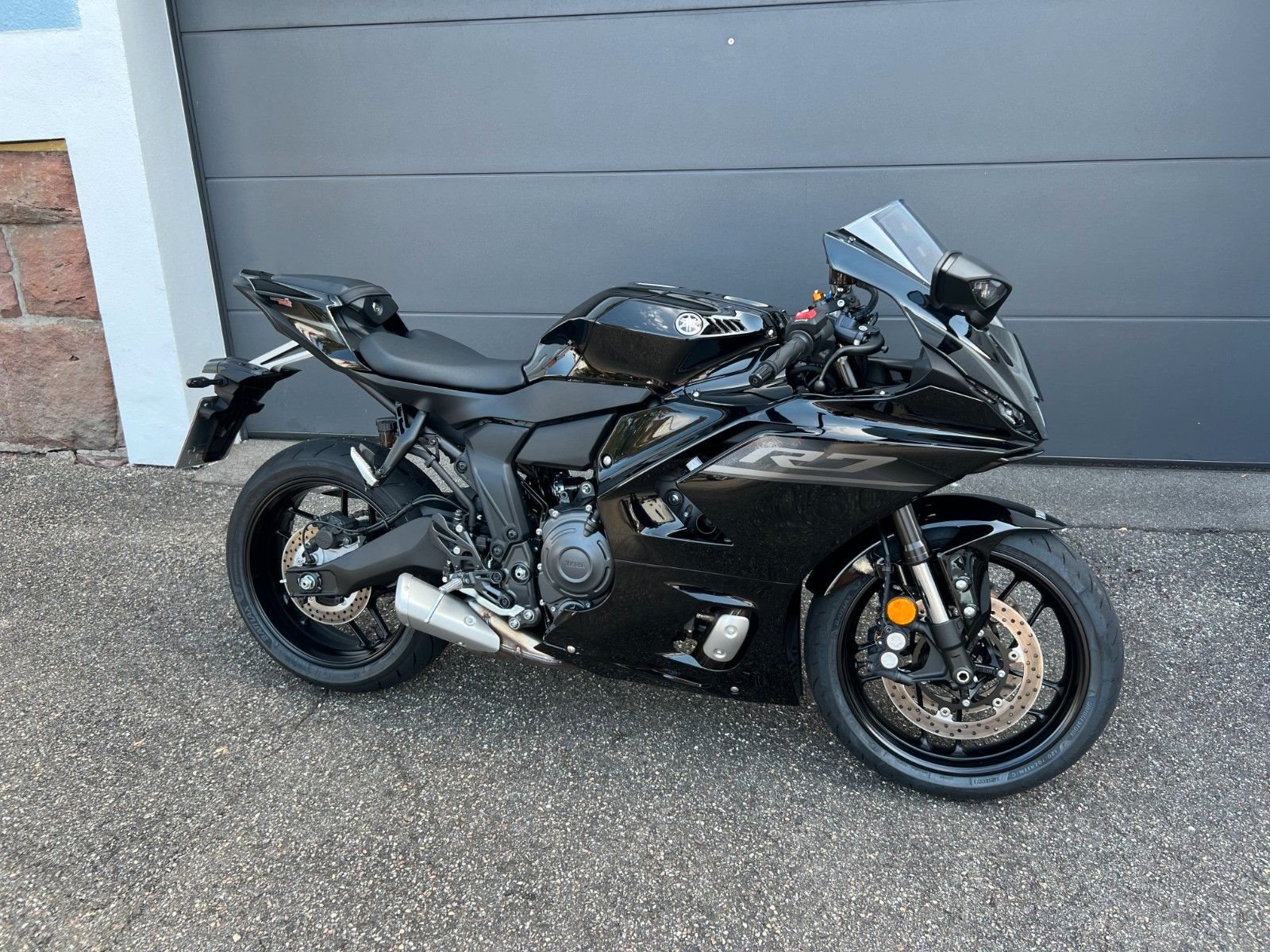 Yamaha R7