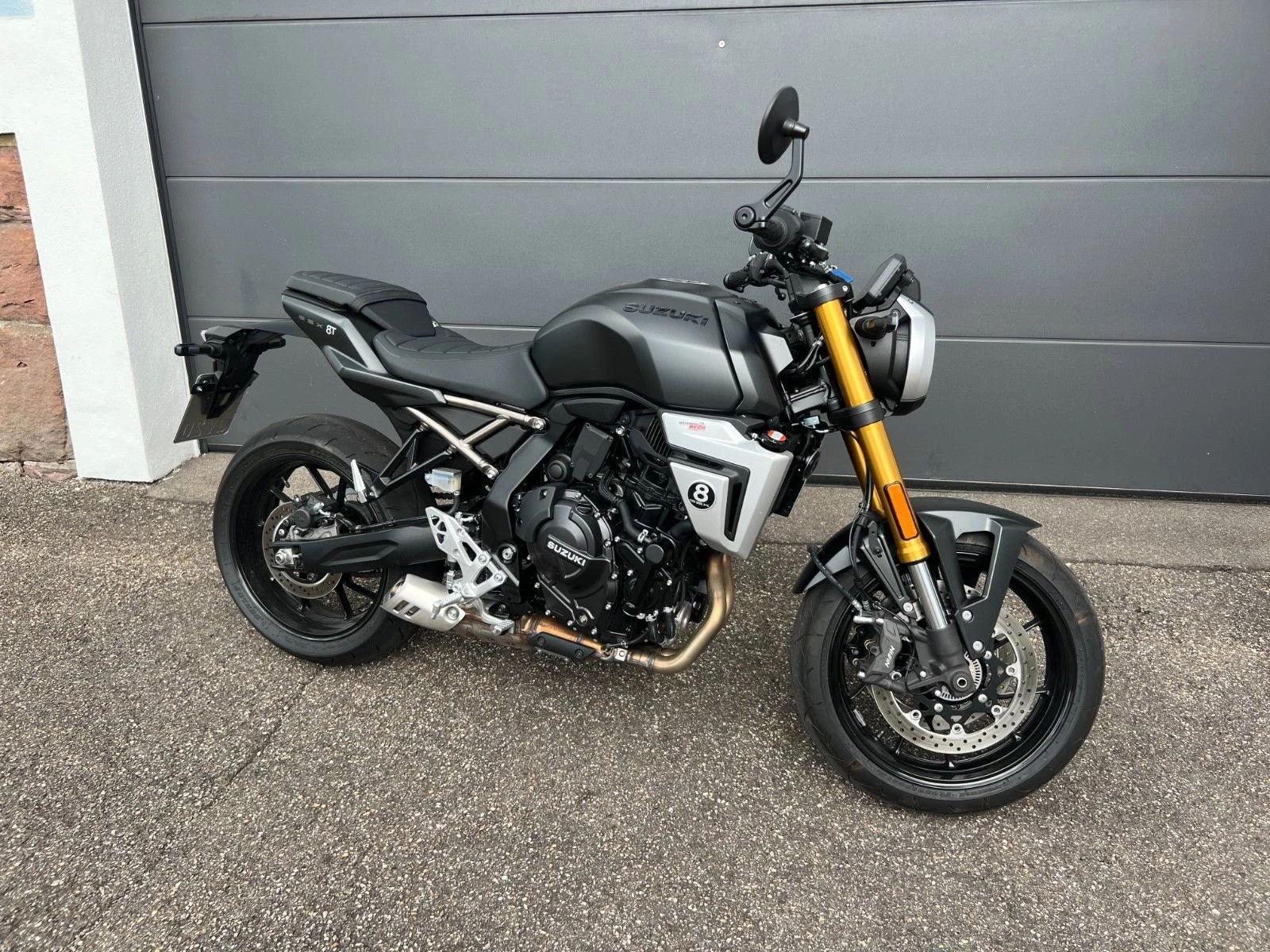 Suzuki GSX-8T
