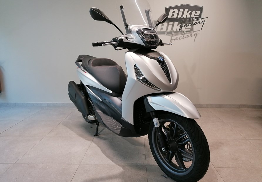 Piaggio Beverly 400 S (silber)