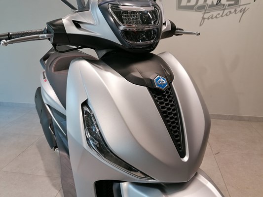 Piaggio Beverly 400 S (silber) - Bild 3