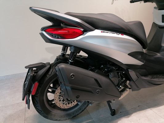 Piaggio Beverly 400 S (silber) - Bild 5