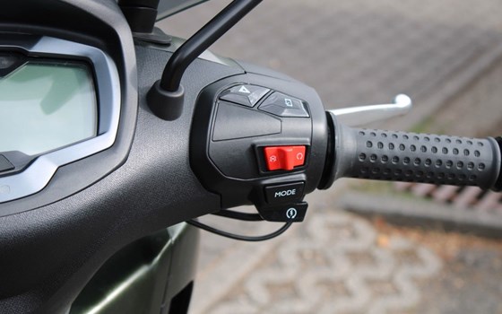 Gebrauchtmotorrad Piaggio Beverly 400 S - Bild 16