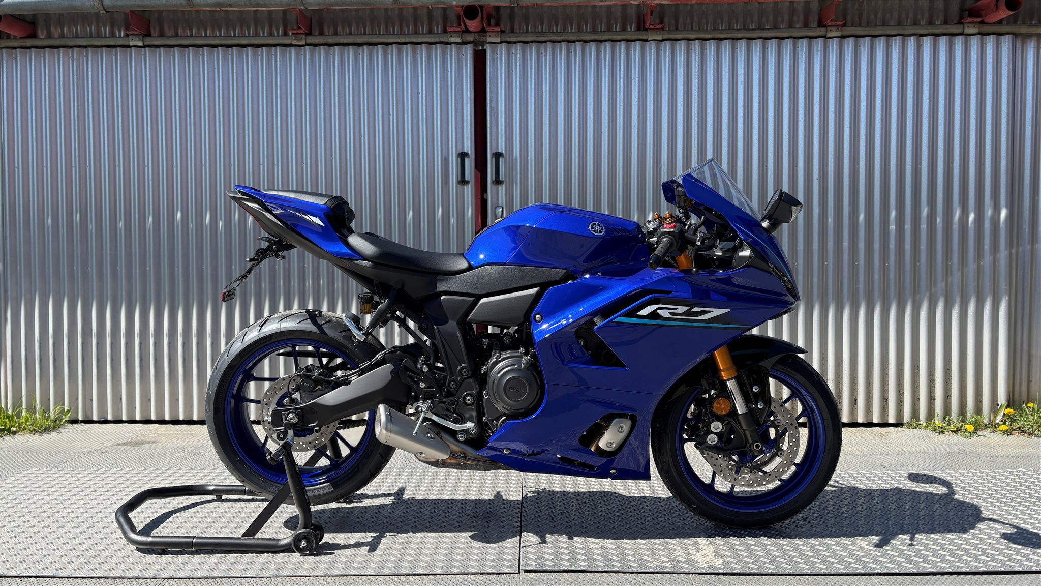 Yamaha R7