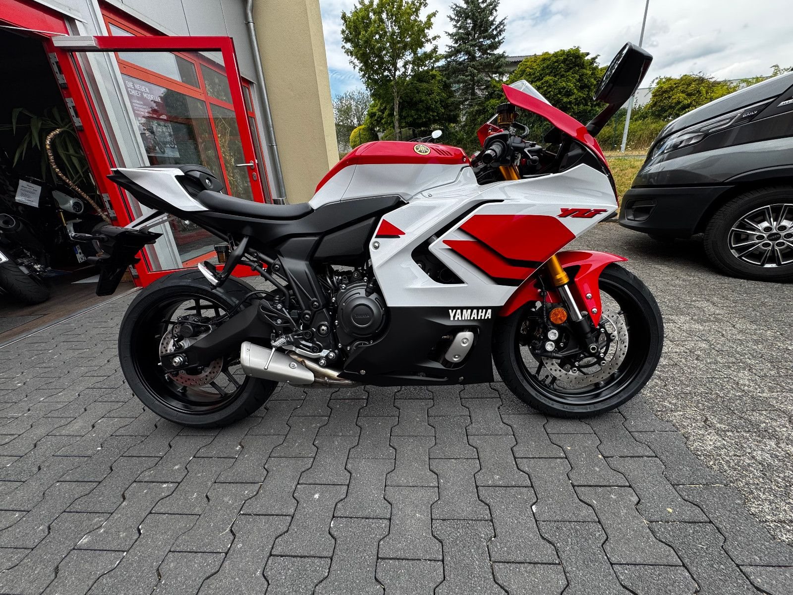 Yamaha R7