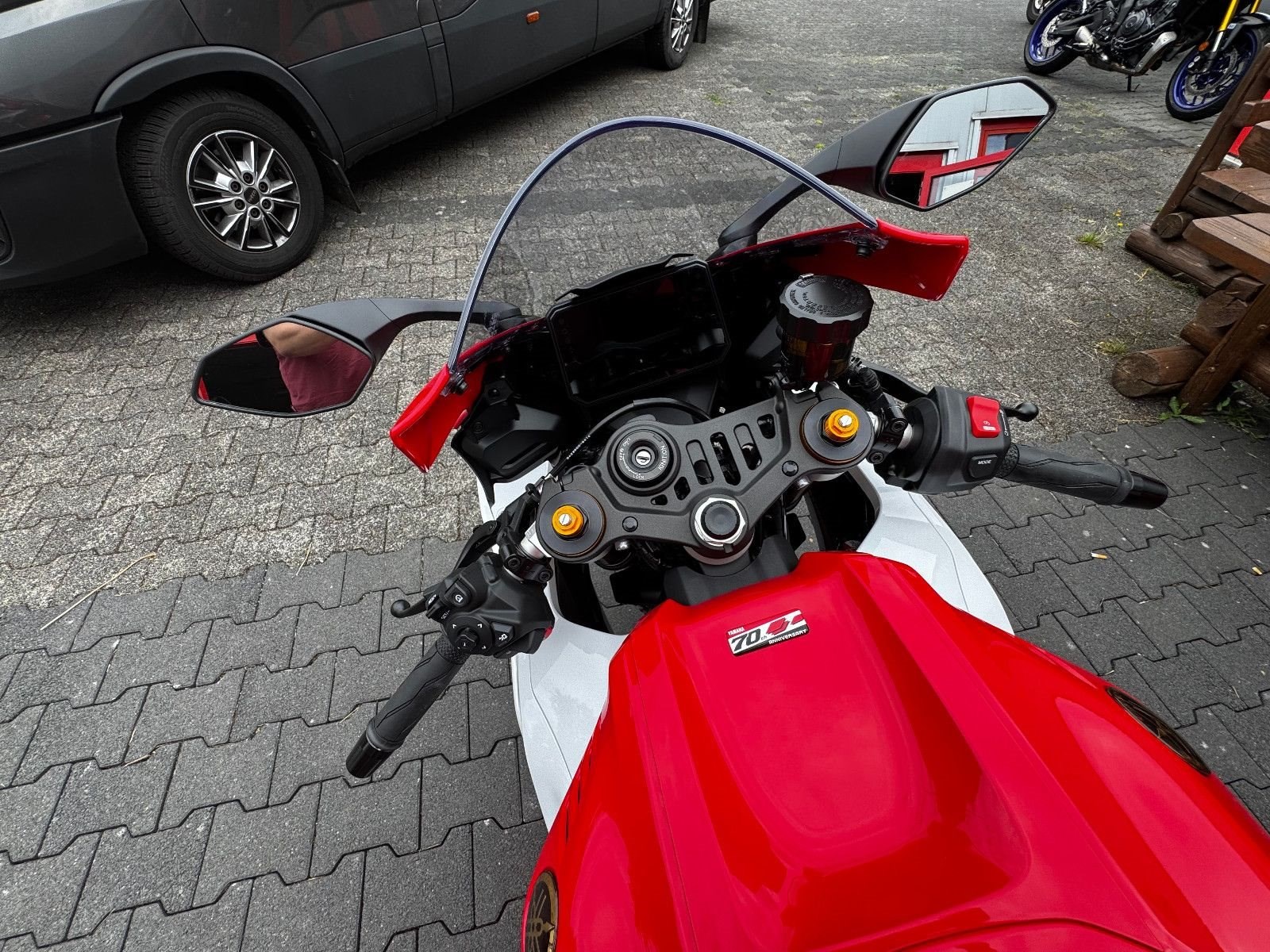 Yamaha R7