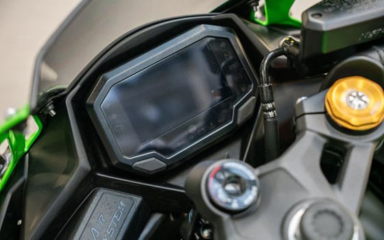 Neufahrzeug Kawasaki Ninja ZX-4RR - Bild 11