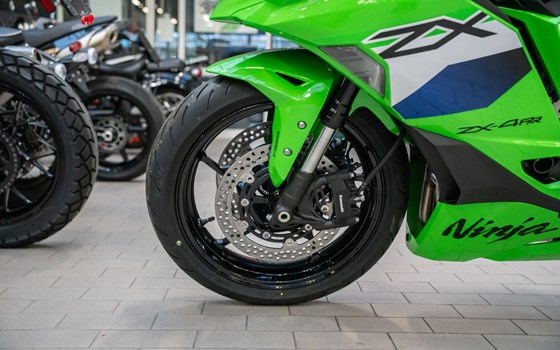 Neufahrzeug Kawasaki Ninja ZX-4RR - Bild 13