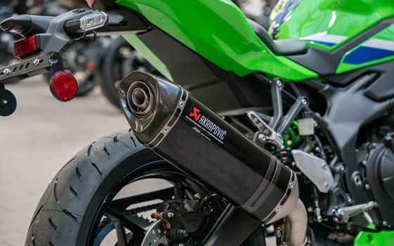 Neufahrzeug Kawasaki Ninja ZX-4RR - Bild 17