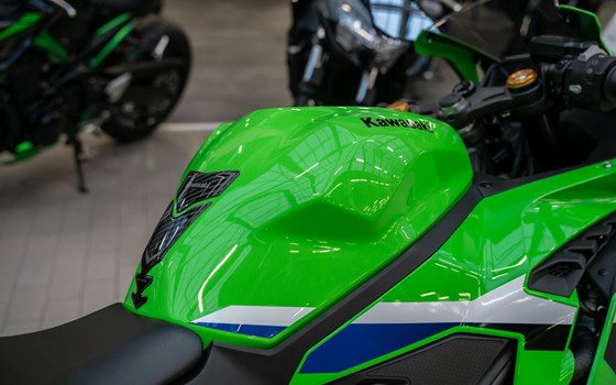 Neufahrzeug Kawasaki Ninja ZX-4RR - Bild 7