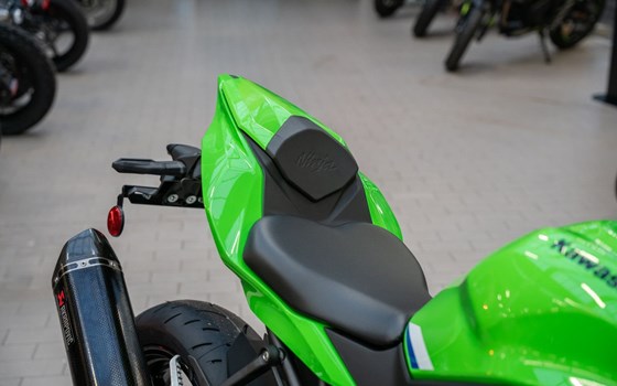 Neufahrzeug Kawasaki Ninja ZX-4RR - Bild 8