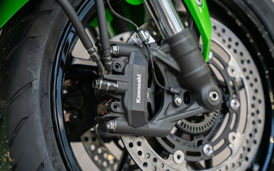 Neufahrzeug Kawasaki Ninja ZX-4RR - Bild 9