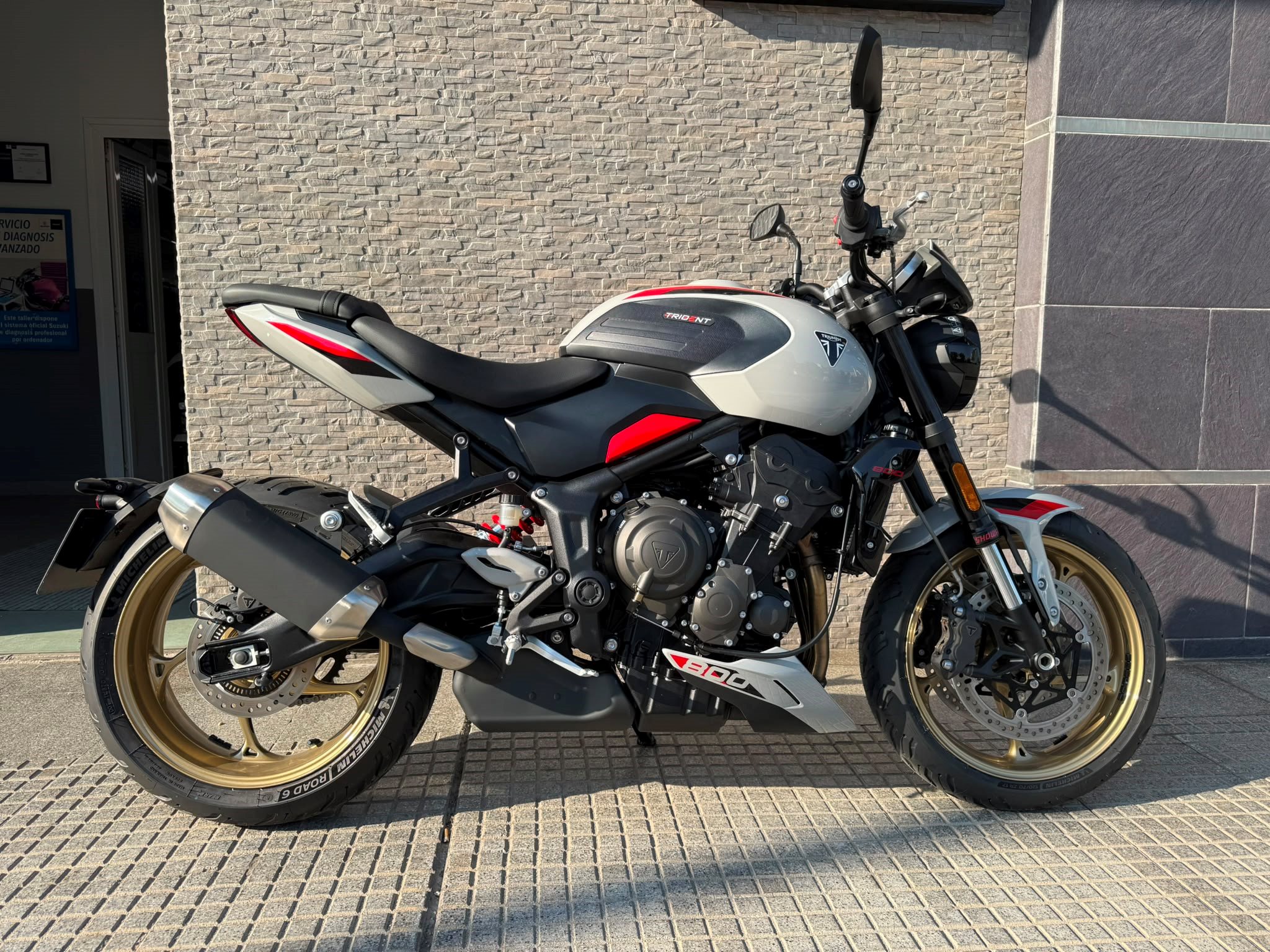 Triumph Trident 800