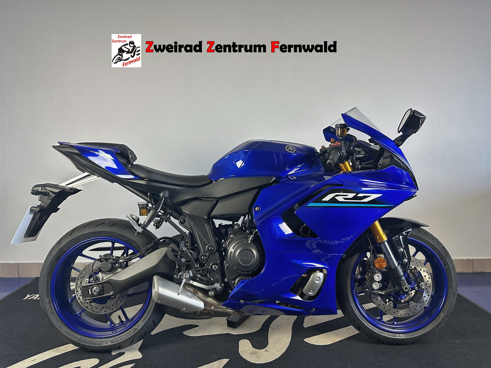 Yamaha R7