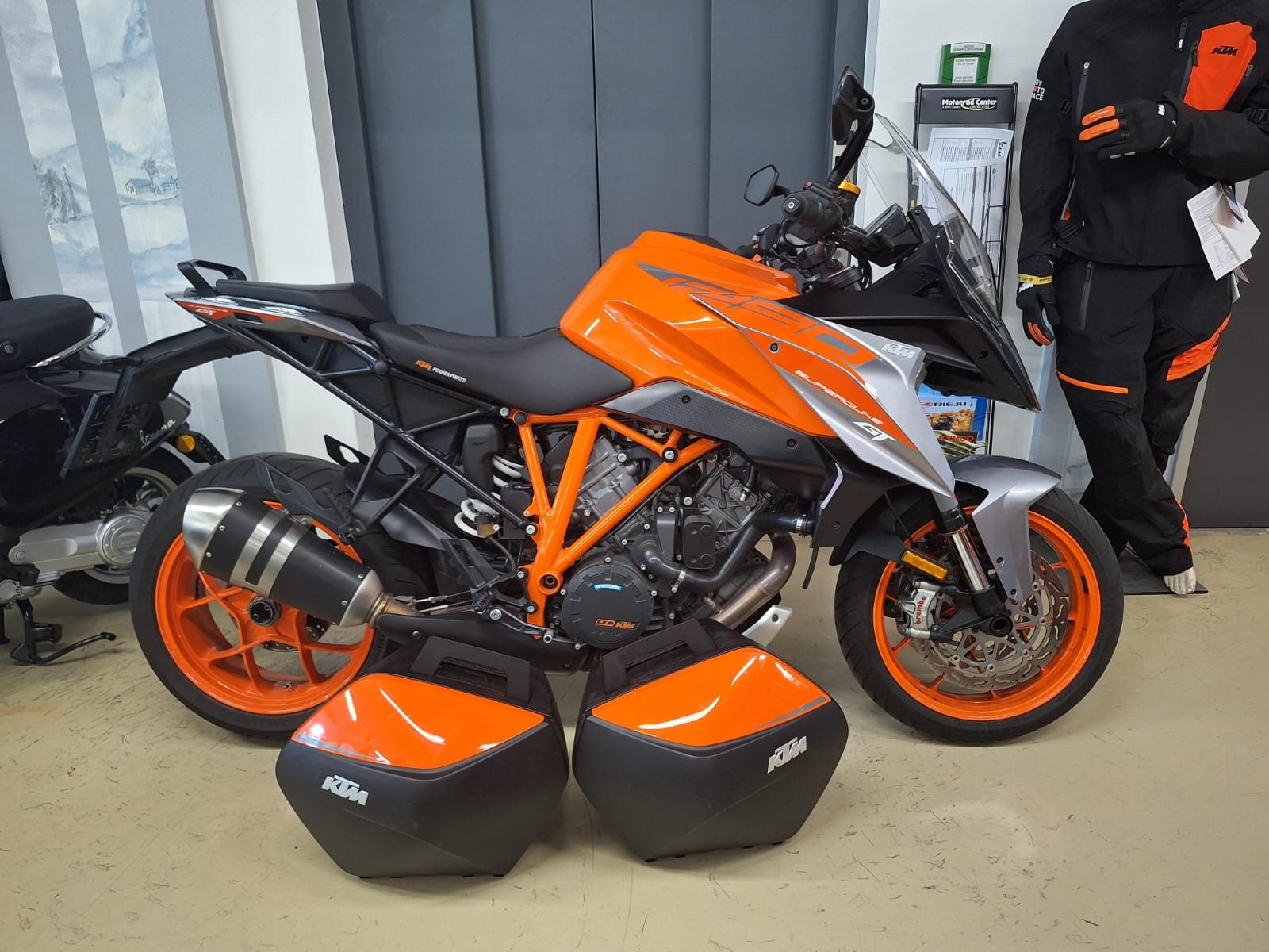 KTM 1290 Super Duke GT 