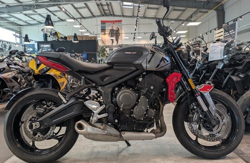 Gebrauchtmotorrad Triumph Trident 660