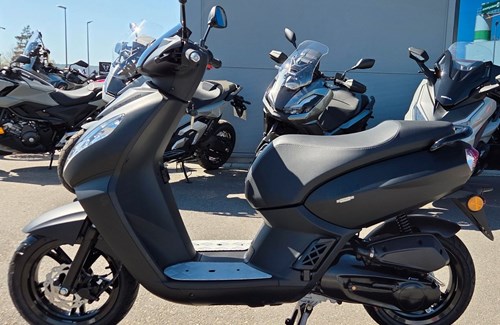 Neumotorrad Peugeot Kisbee 50 Black Edition