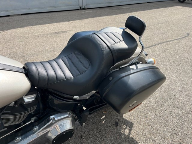 Harley-Davidson Softail Sport Glide FLSB (silber) - Bild 10