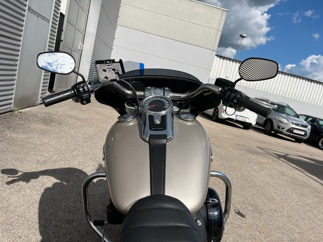 Harley-Davidson Softail Sport Glide FLSB (silber) - Bild 11