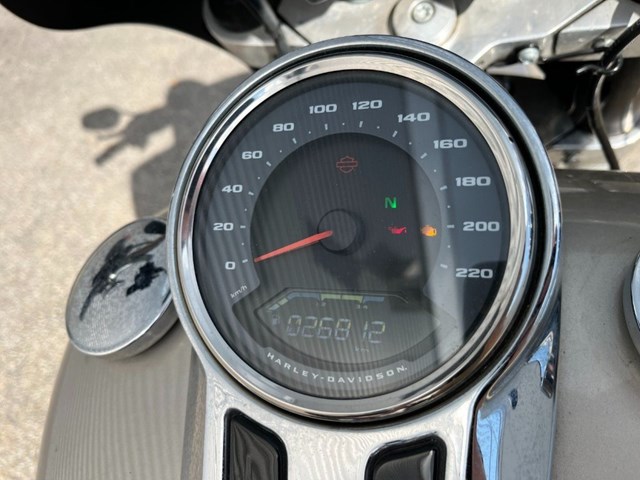 Harley-Davidson Softail Sport Glide FLSB (silber) - Bild 12