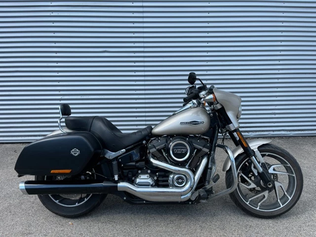 Harley-Davidson Softail Sport Glide FLSB (silber) - Bild 2