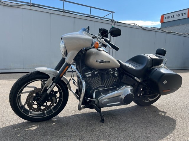 Harley-Davidson Softail Sport Glide FLSB (silber) - Bild 9