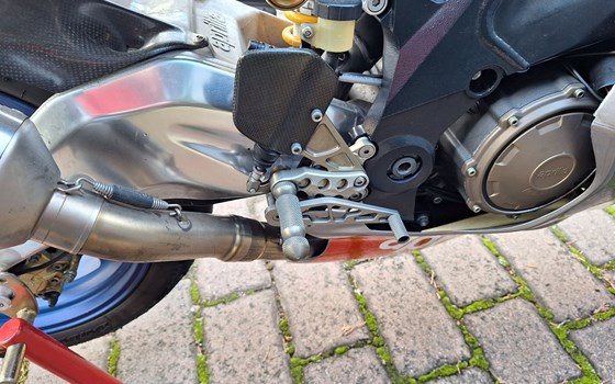 Gebrauchtmotorrad Aprilia RSV 1000 R Factory (RSV Mille R Factory) - Bild 9