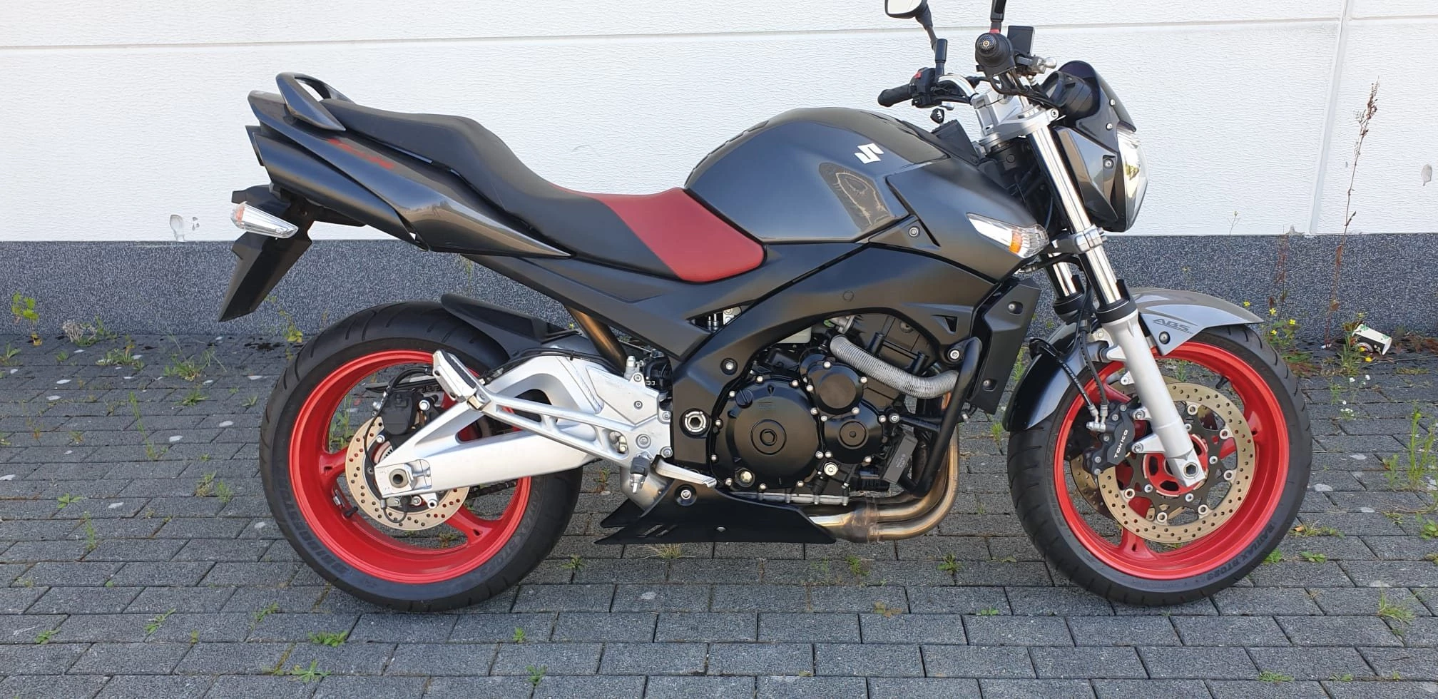 Suzuki GSR 600