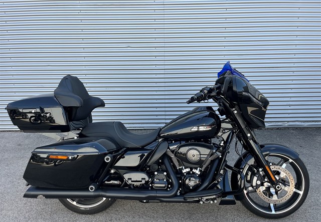 Harley-Davidson Street Glide FLHX (Vivid Black/Black Finish)