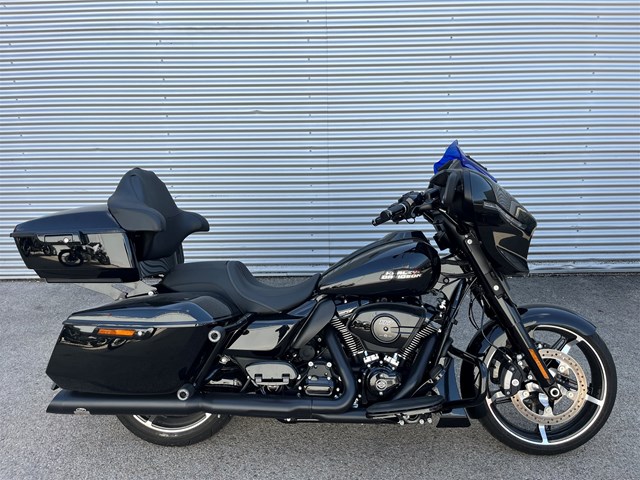Harley-Davidson Street Glide FLHX (Vivid Black/Black Finish) - Bild 1