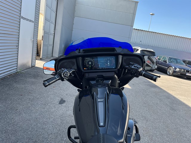 Harley-Davidson Street Glide FLHX (Vivid Black/Black Finish) - Bild 11