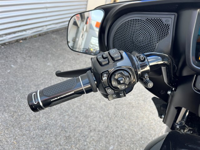 Harley-Davidson Street Glide FLHX (Vivid Black/Black Finish) - Bild 12