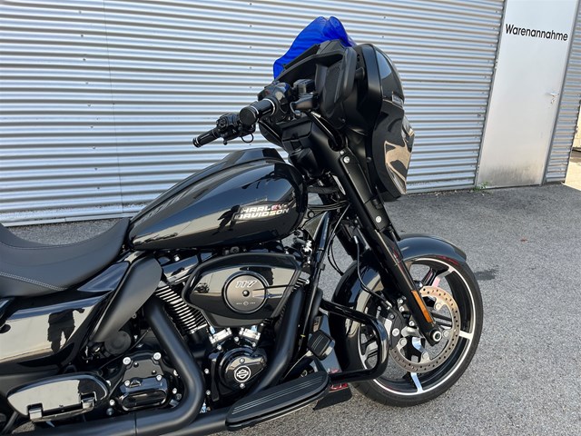 Harley-Davidson Street Glide FLHX (Vivid Black/Black Finish) - Bild 2