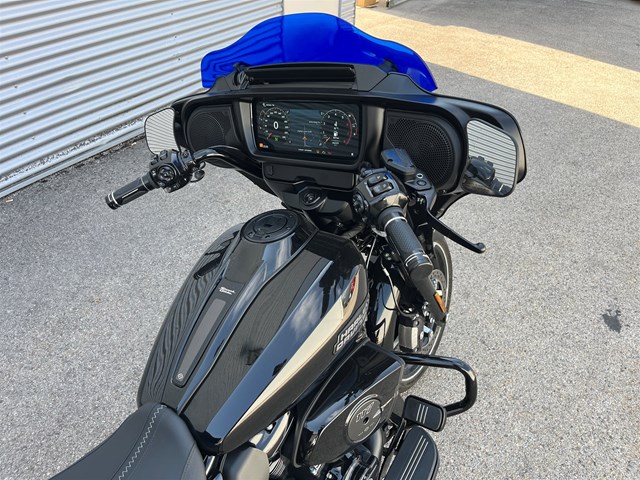 Harley-Davidson Street Glide FLHX (Vivid Black/Black Finish) - Bild 4