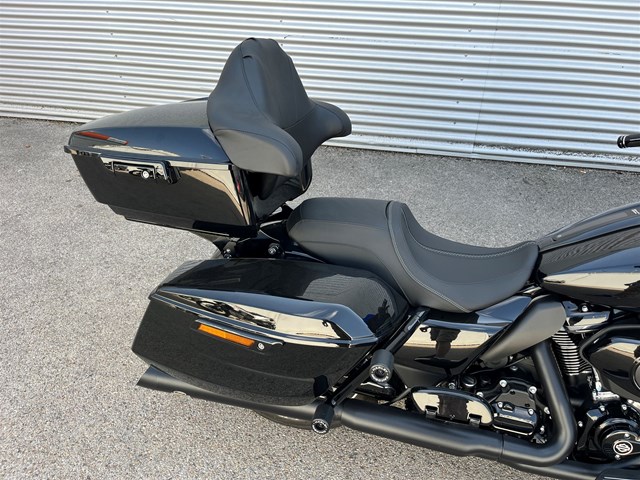 Harley-Davidson Street Glide FLHX (Vivid Black/Black Finish) - Bild 5