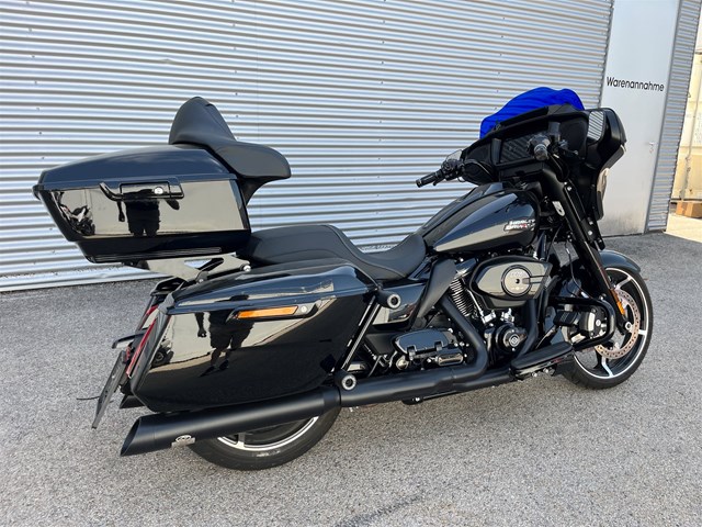 Harley-Davidson Street Glide FLHX (Vivid Black/Black Finish) - Bild 6