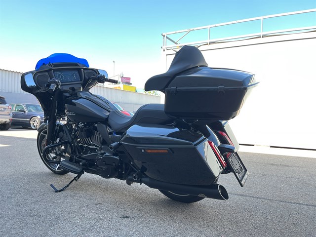 Harley-Davidson Street Glide FLHX (Vivid Black/Black Finish) - Bild 8